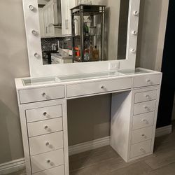 Vanity Desk With Mirror 