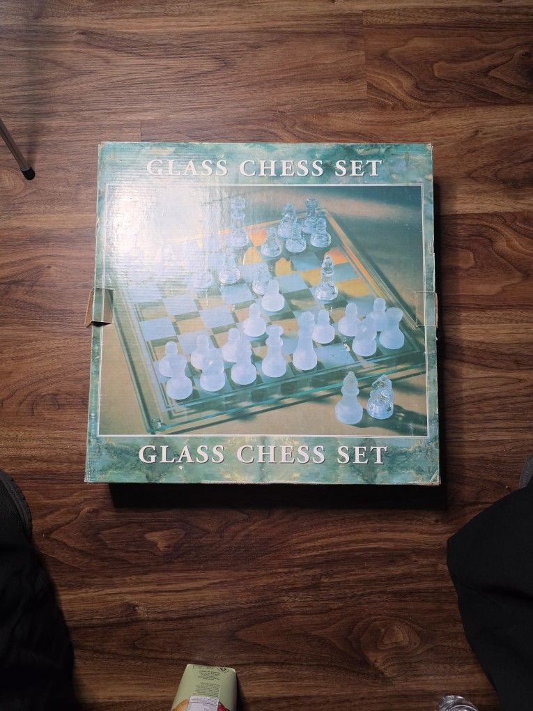 Elegant Glass Chess Set – Clear & Frosted Glass Board Game for Home, Office, or Gift Giving