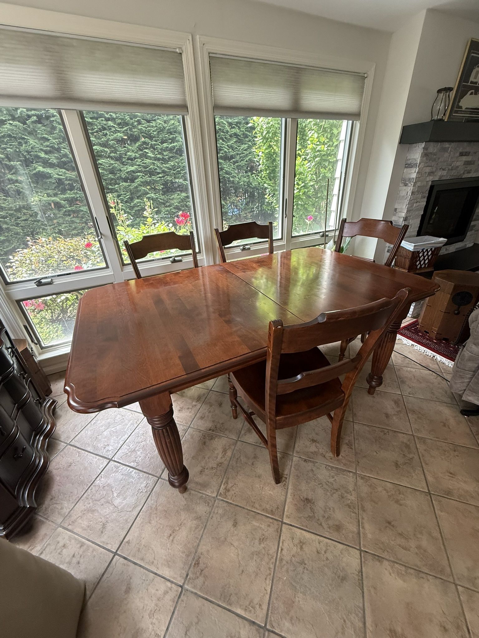 Dining Room Table w/ 6 Chairs & 2 18” Leaves