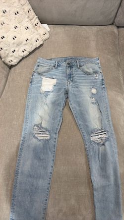 American Eagle Light Wash Distressed Jeans