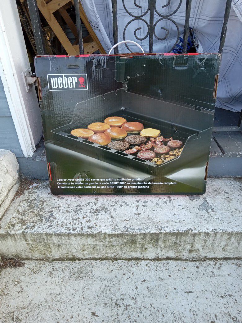 BBQ Conversion From Spirit 300 Series Gas Grill To Full Size Griddle Retails 200 Brand New