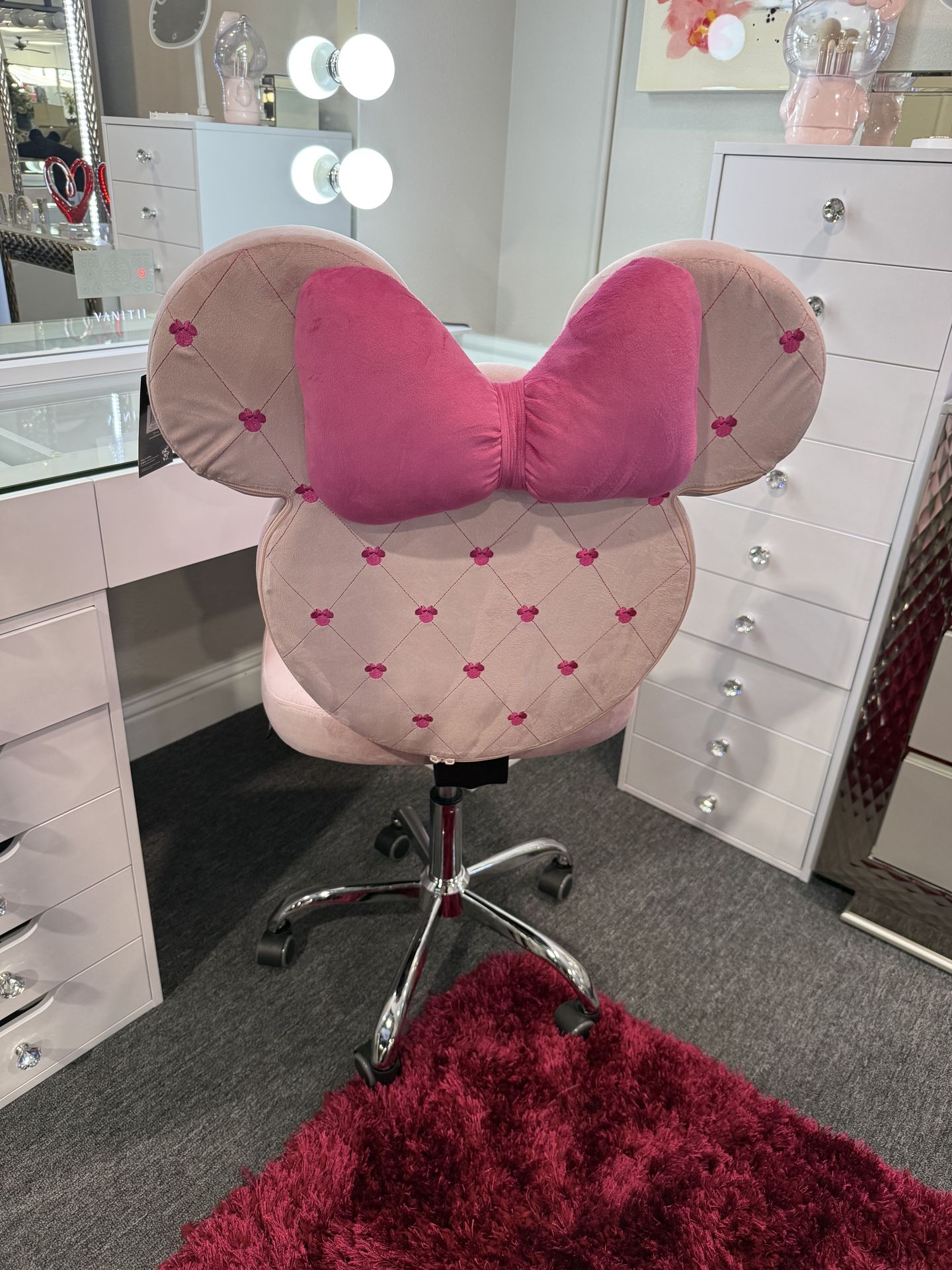 MIMMIE ACCENT CHAIR