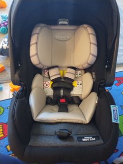 Graco infant car seat and base