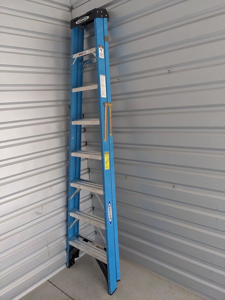 Werner 8' Fiberglass Ladder