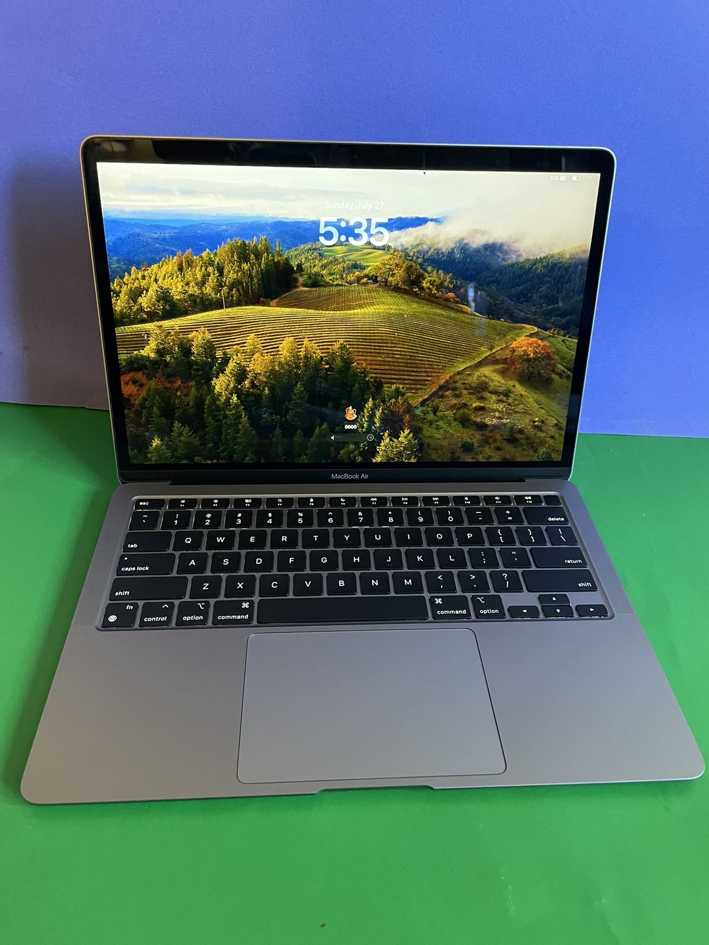 Apple MacBook Air 13 (2020 Model/ M1 chip) 8GB Memory 256gb