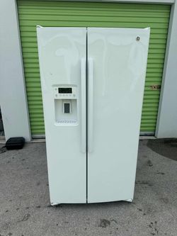GE SxS Refrigerator White 