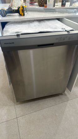 Frigidaire Stainless Steel Tub 24-in Front Control Built-in Dishwasher (Stainless Steel), Dual Spray Arm, 52...