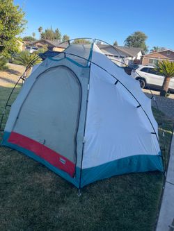 Vintage Eureka double entrance camping tent   Sturdy and complete