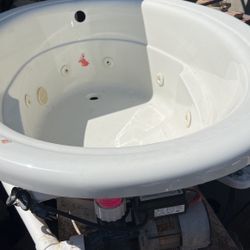Oh My….$100. Jacuzzi Whirlpool Spa Tub New