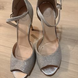 Formal silver dress shoe