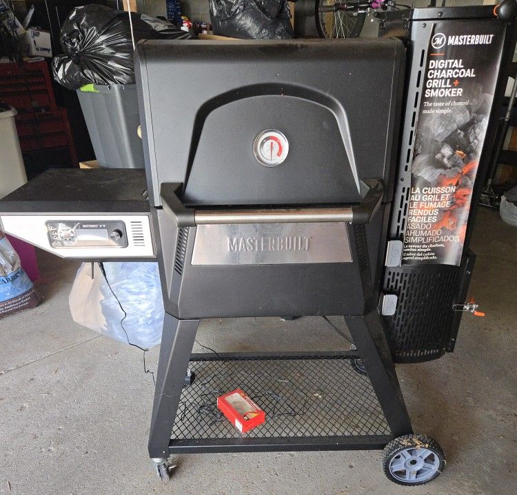 Masterbuilt Gravity 560 Charcoal Grill