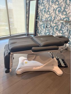 Electric Medical Exam Table