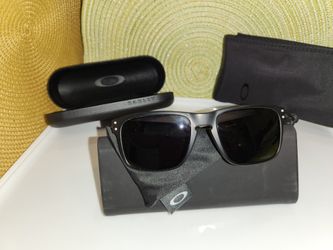 Oakley SUNGLASSES