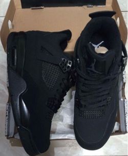 Black cat Jordan 4