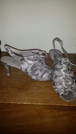 Size 8.5 M. Never worn. Just don't want them anymore.