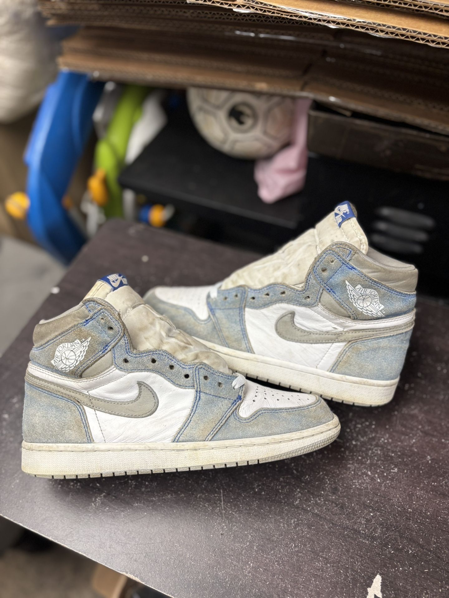 Air Jordan 1 High Hyper Royal