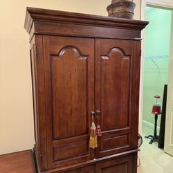 Beautiful  Armoire - Excellent Condition- 40” x 22” x 78” - Originally $2200.     Asking $395