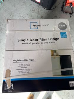 Mini fridge single door