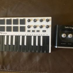 Keyboard Akai MIDI And Interface Behringer 