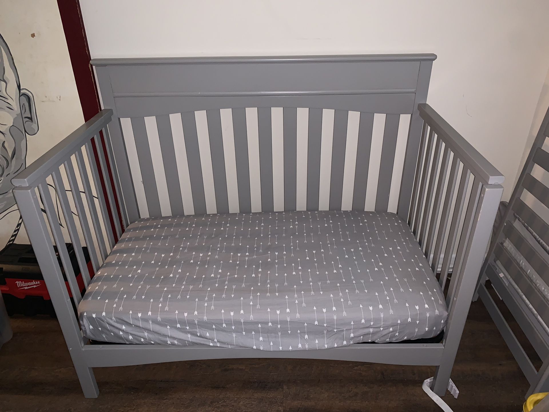 Delta children 4-in-1 crib. Last 5 pics show how the bed converts.