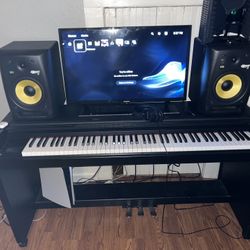 Korg Concert 6000m  For Sale Also A Controller 