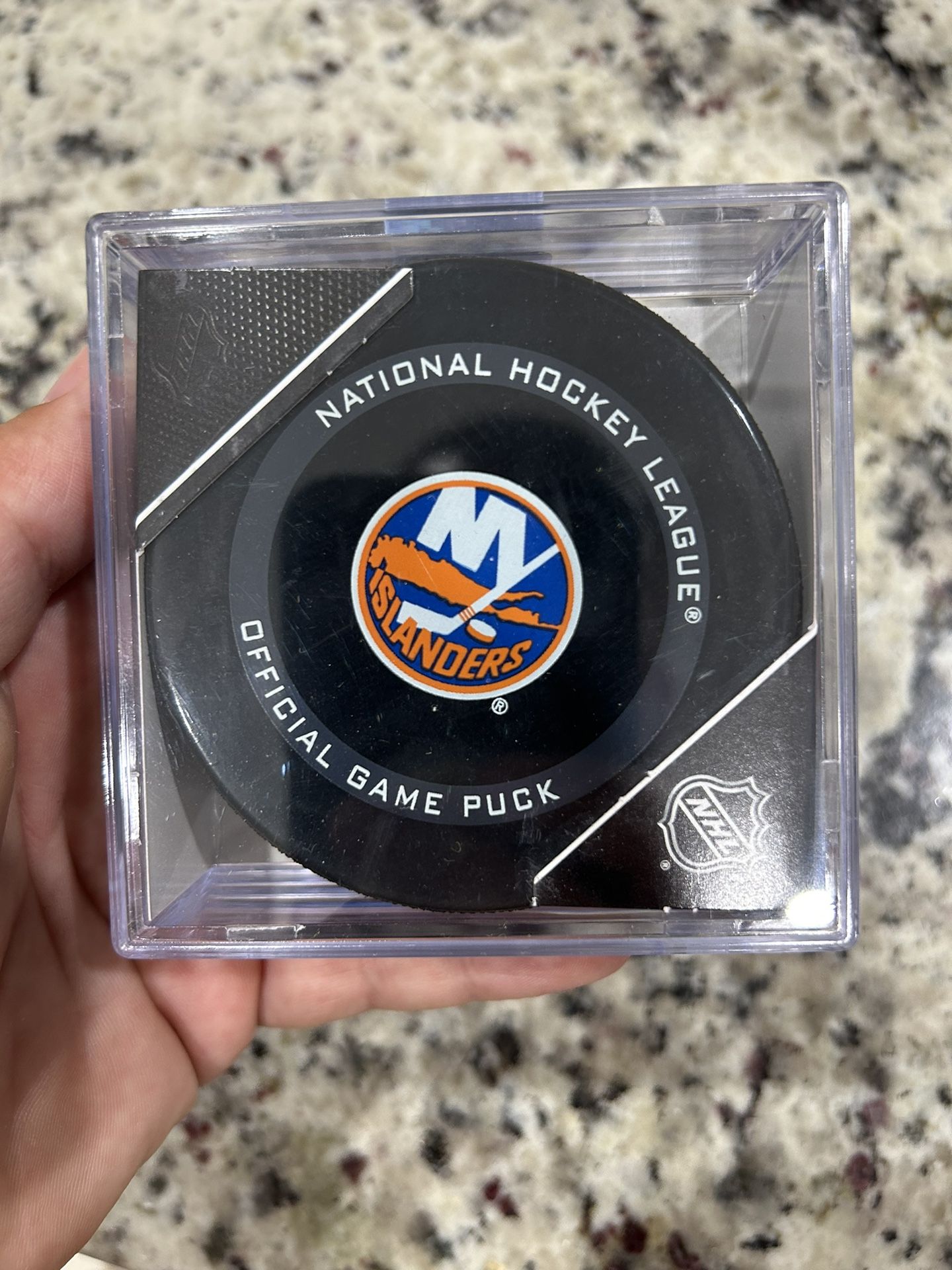 New York Islanders Official Hockey Puck