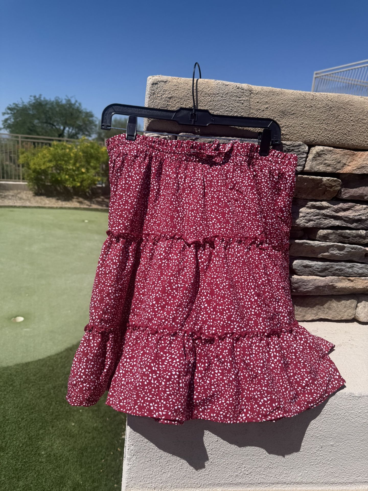 High Waist Ruffle Skirt Floral Print Skirt women’s size XL by Alelly NWT Their skirts, like the one pictured, often feature elastic high waists, tiere