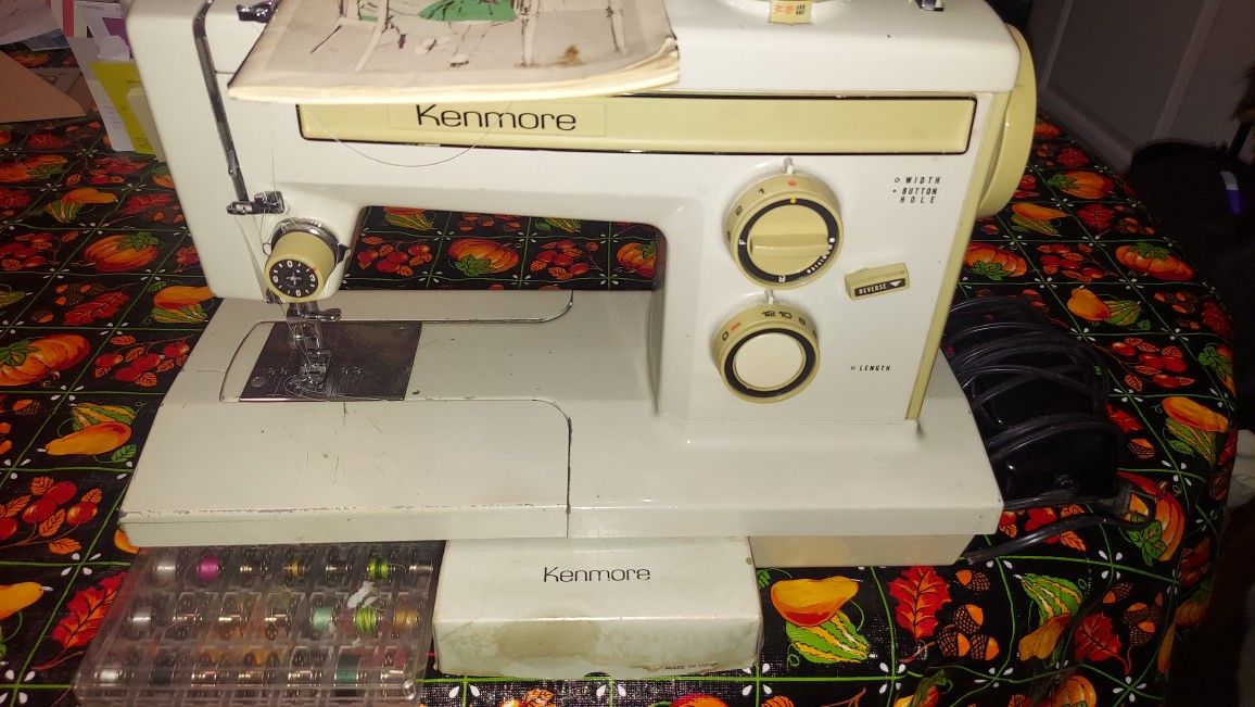 1978 Kenmore Sewing Machine Model Number 1525 for Sale in Dw Gdns, TX