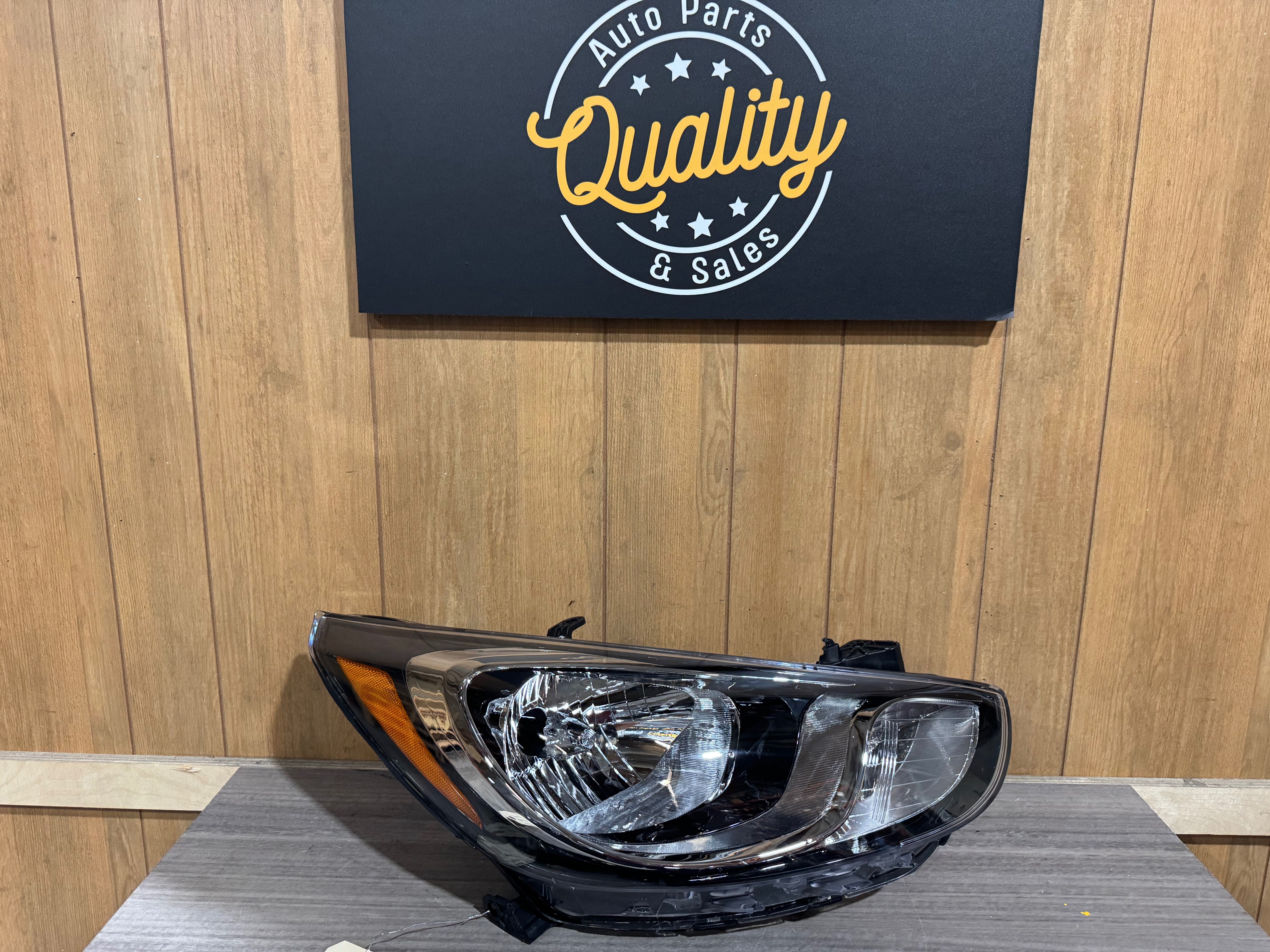 2012 2013 2014 Hyundai Accent Passenger Side Right Side Headlight