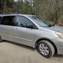 2004 Toyota Sienna