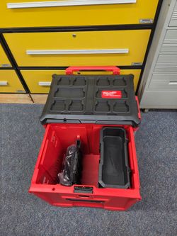 Milwaukee packout rolling cabinet