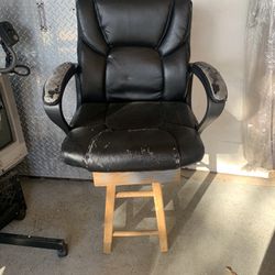 Mid High Office Chair On Stool 