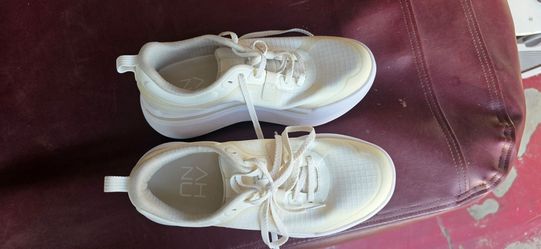 AHNU White Platform Sneakers – Women’s Size 7