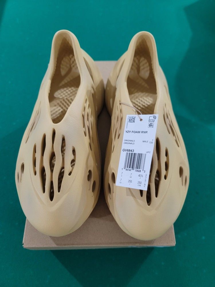 Yeezy Foam Runner Sand Size