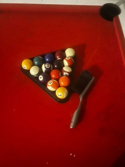 Pool table billiard table