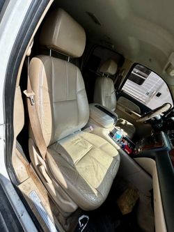 Passenger seat / 07 Tahoe
