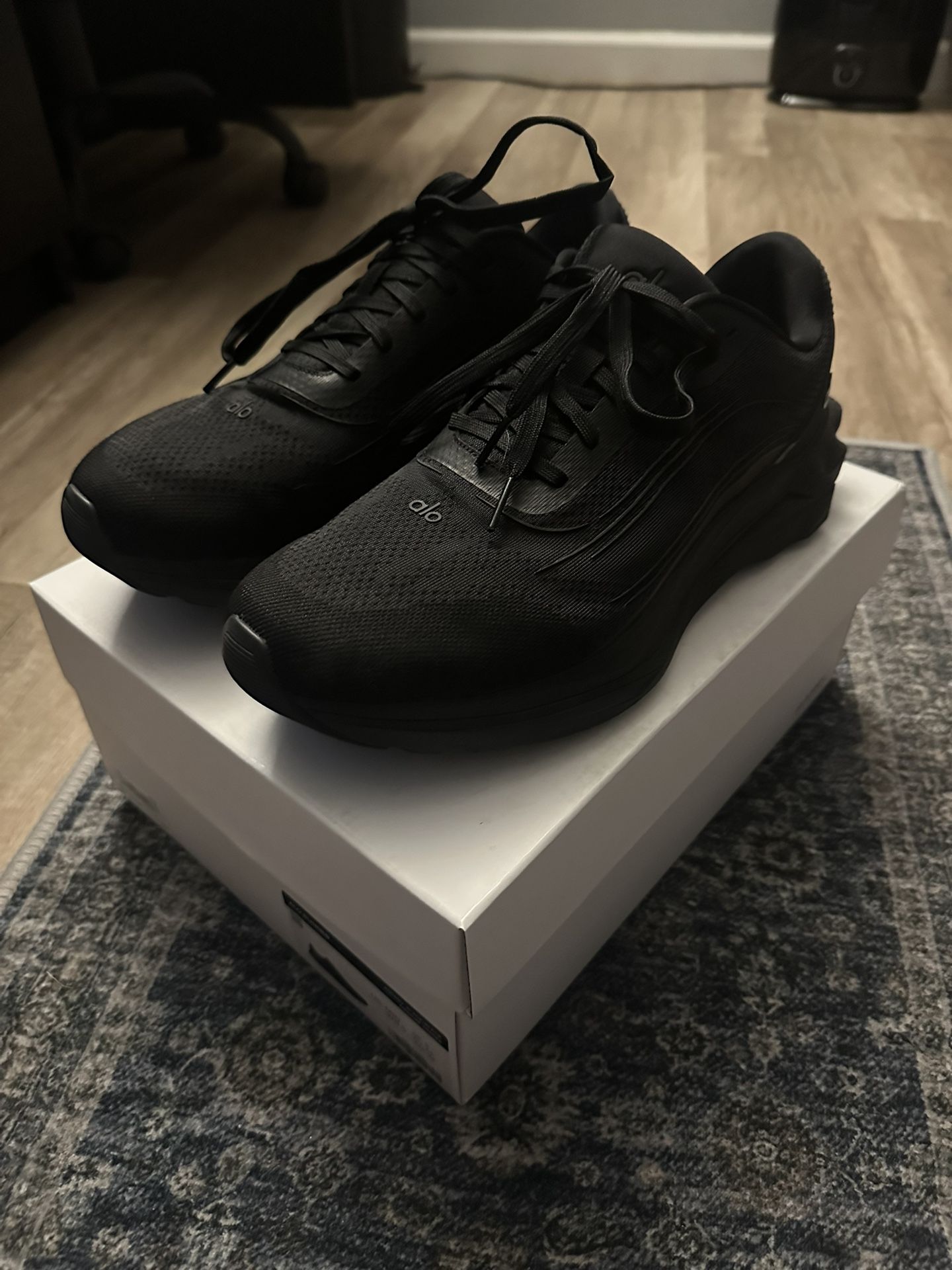 Alo Runners (men’s size 10)