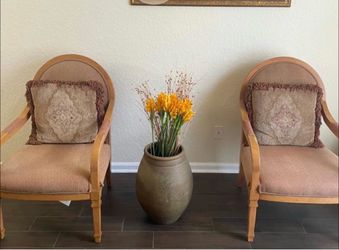 2 accents chairs / wood chairs / living room chairs