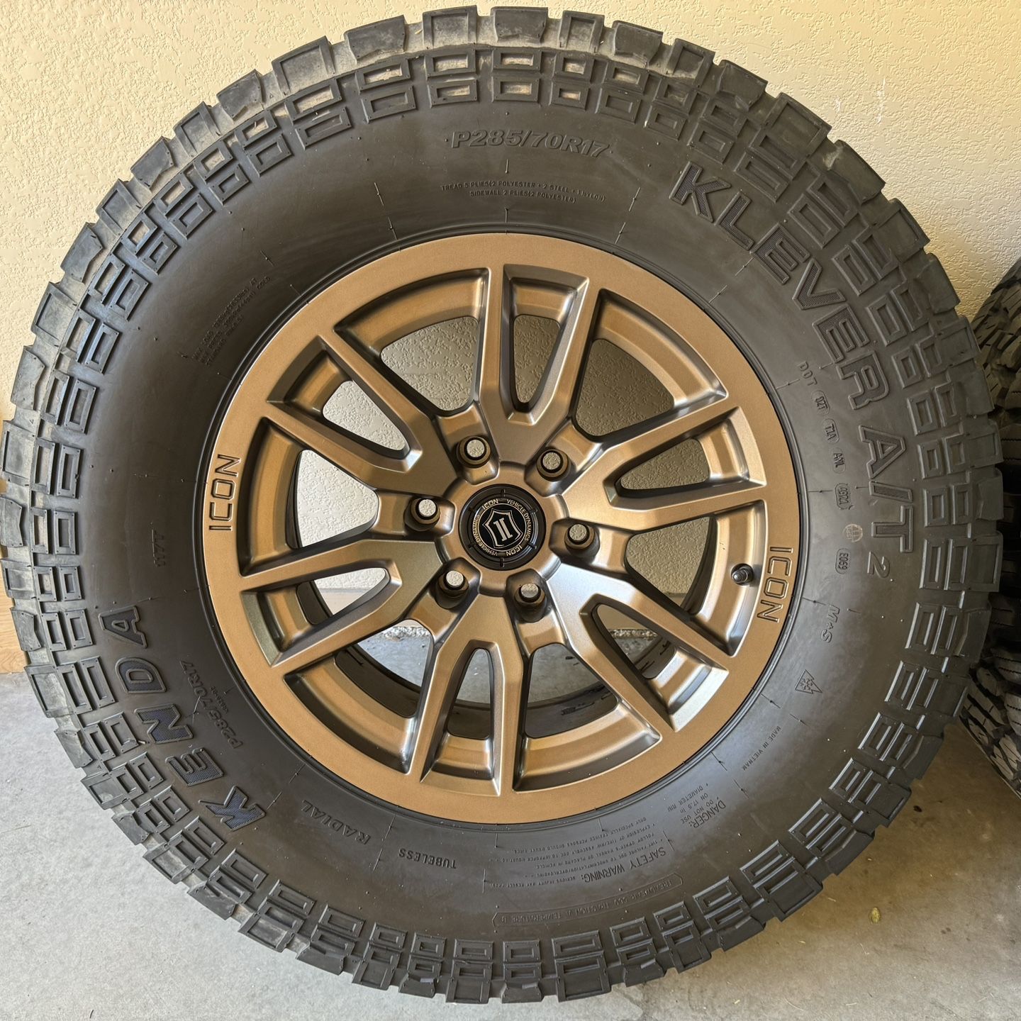 Set of 5 X Bronze Icon Vector 6 4Runner/GX470 Wheels and Tires for