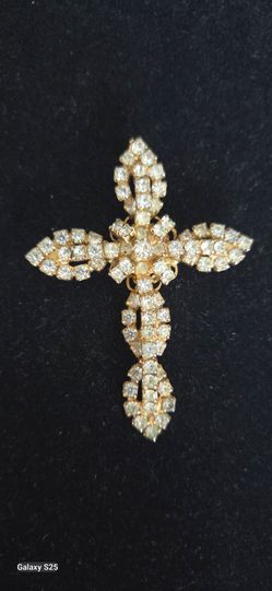 Vintage Hobé cross brooch/pendant