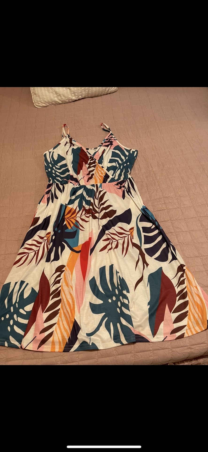 VOTEPRETTY Women's V-Neck Spaghetti Strap Dress Summer Casual Swing Sundress Whit Pokets. Size Large. New Out Tags
