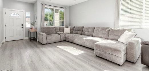 Free- Large Gray Fabric Sectional Sofa with Chaise