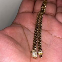 GOLD CUBAN BRACELET 