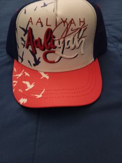 Aaliyah hat