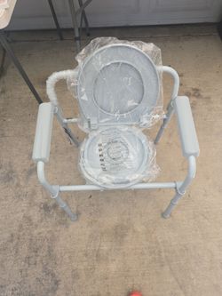 Foldable bedside commode