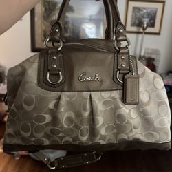 In Excellent Condition Coach Ashley Bag !!! 