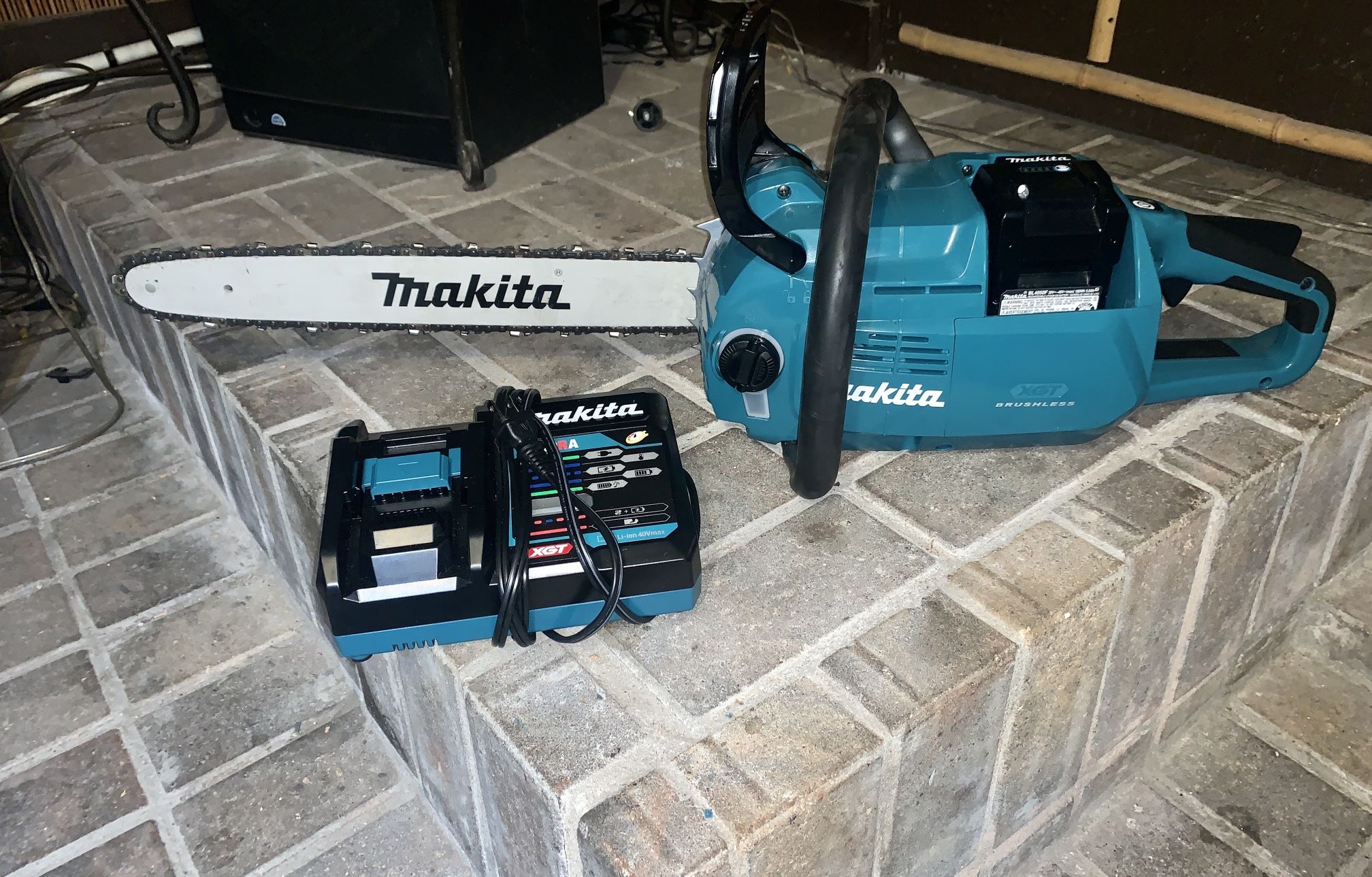 Makita  XJT Cordless Chainsaw, Battery & Charger