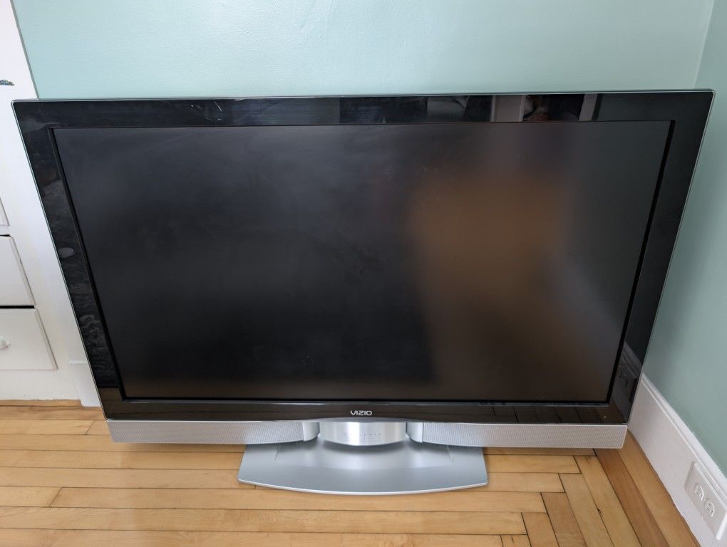 52" Vizio Gallevia LCD Flat Panel HDTV