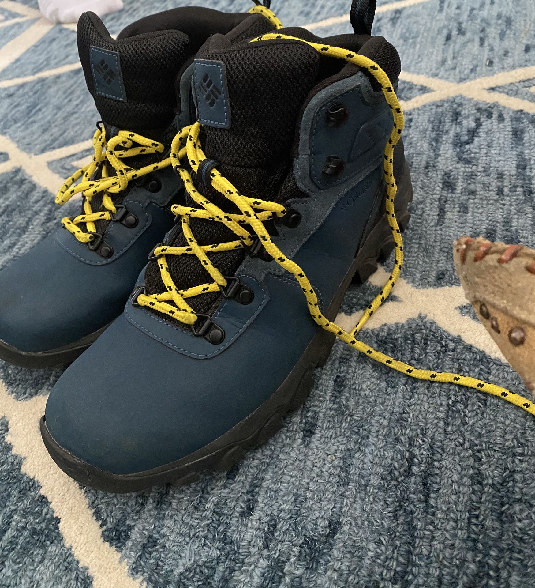 Columbia Boots Size 9 $50