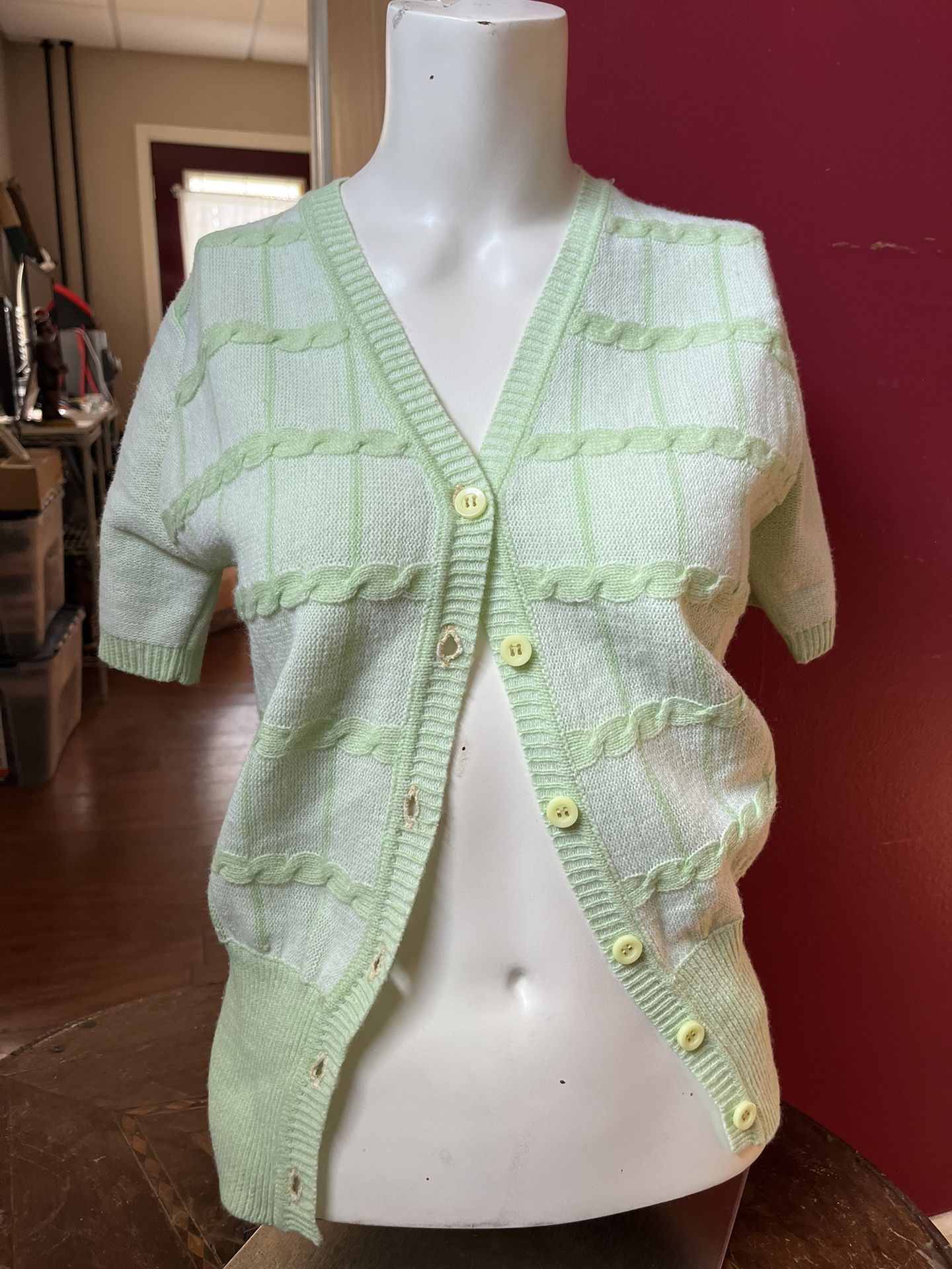 Sweater Bee Banff Large 100% Acrylic Light Green